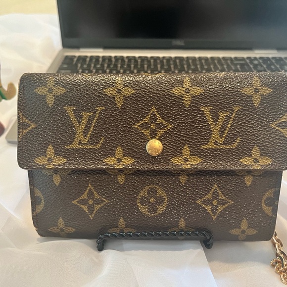 Louis Vuitton Mono Snap Leather Wallet - Picture 2 of 16